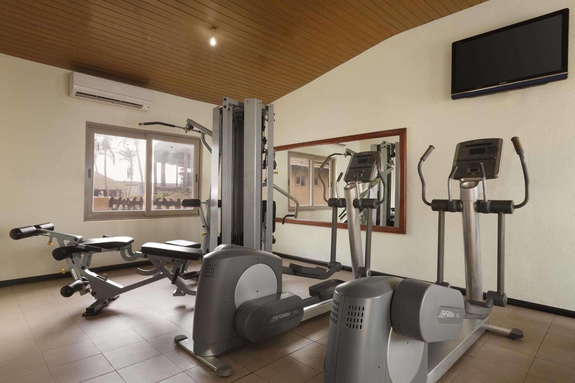 Ramada Resort Accra Extérieur photo