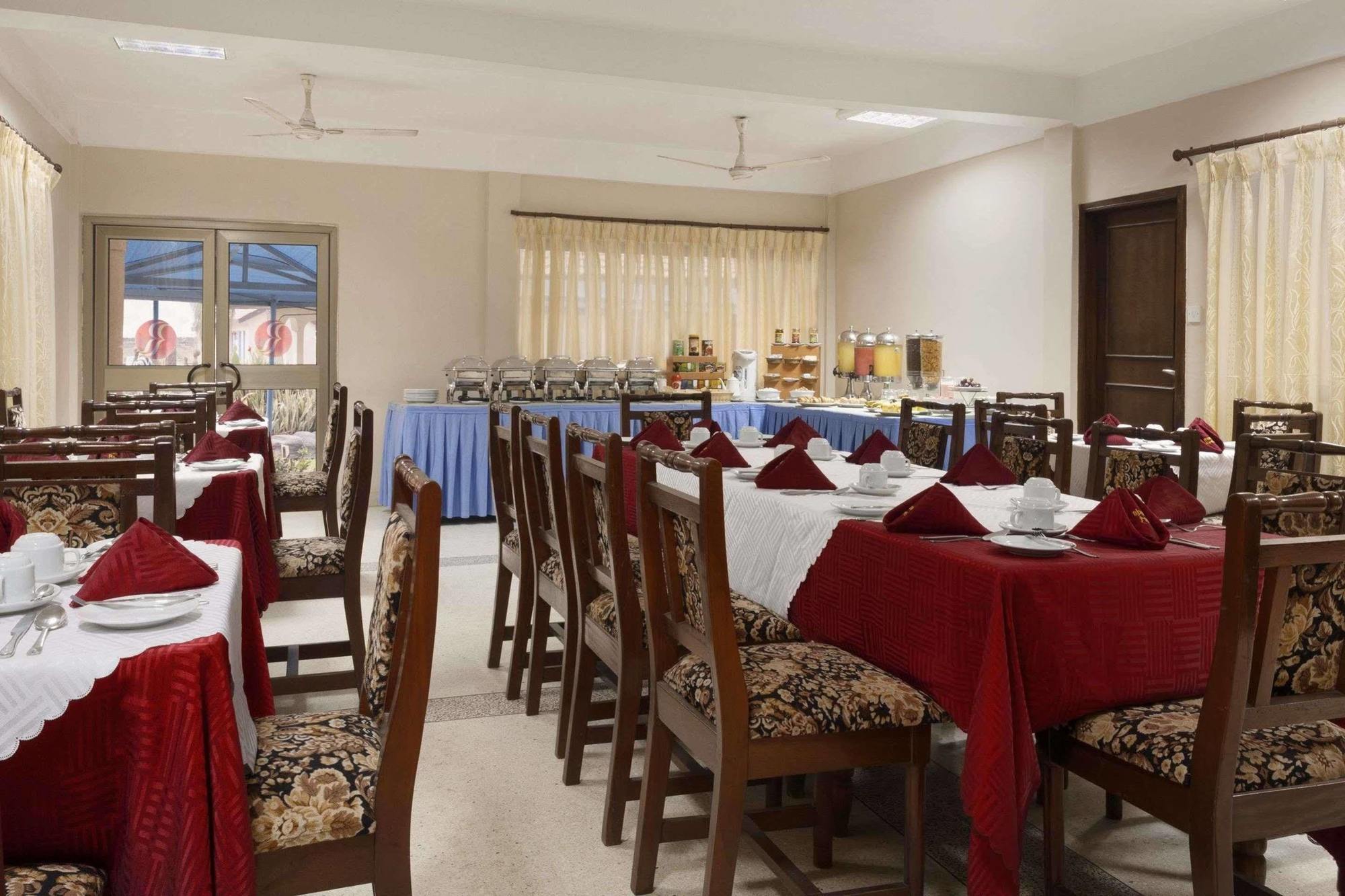Ramada Resort Accra Extérieur photo