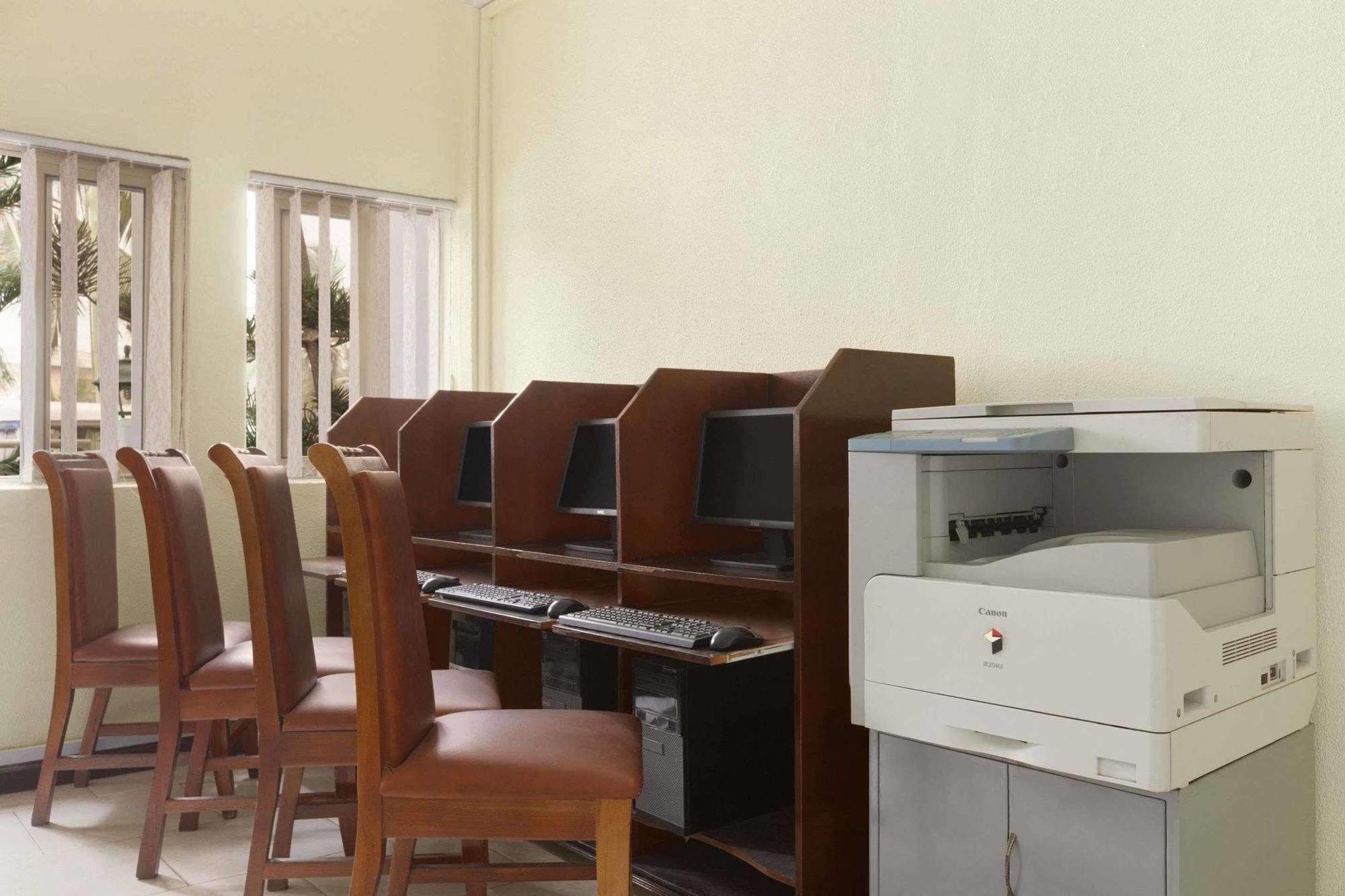 Ramada Resort Accra Extérieur photo