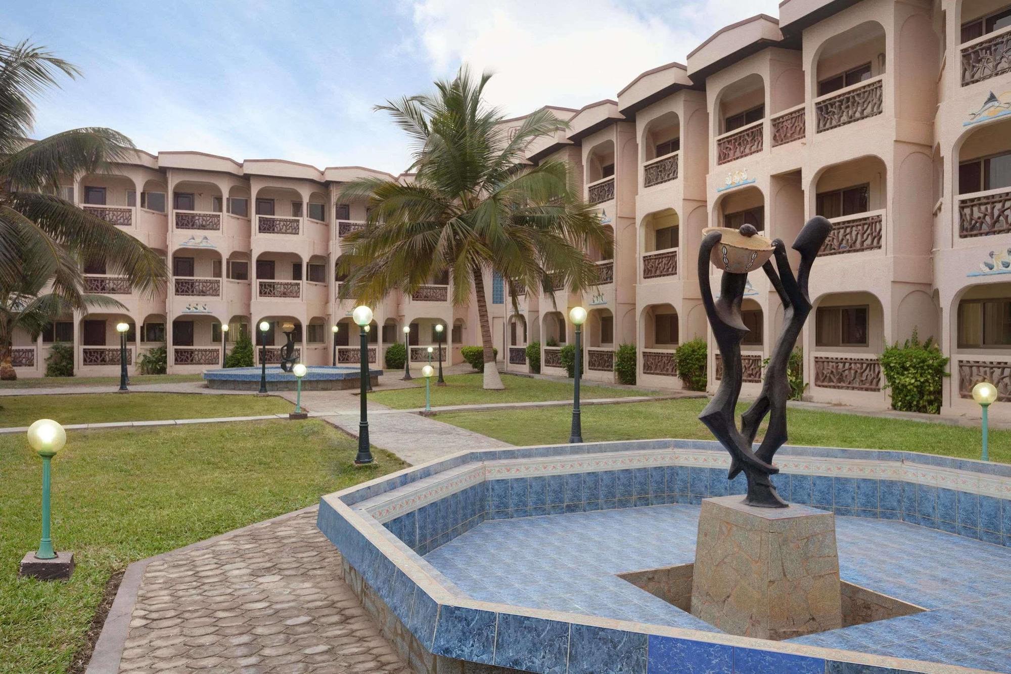 Ramada Resort Accra Extérieur photo