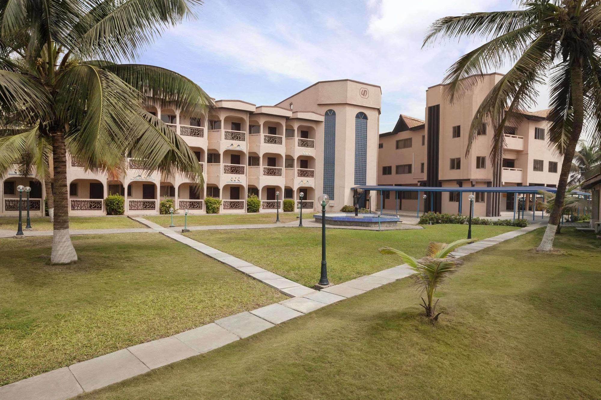 Ramada Resort Accra Extérieur photo